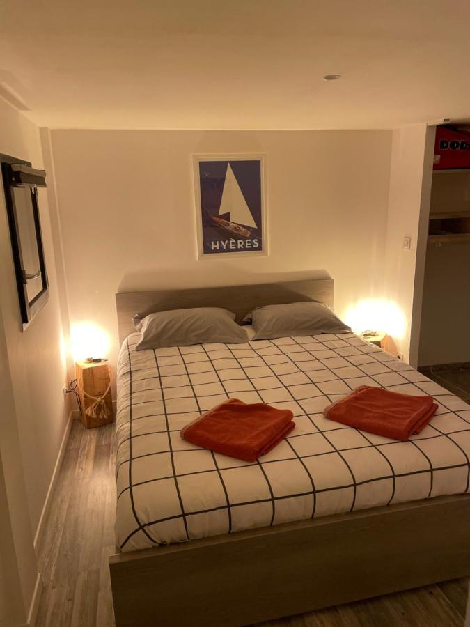 Вилла Tiny House Sur La Cote D'Azur Йер Экстерьер фото